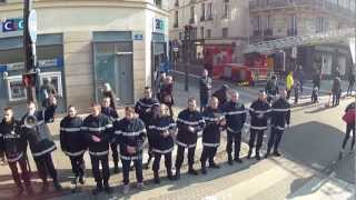 Paris Marathon April 7 - 2013 -  Pompiers Salute the Runners2