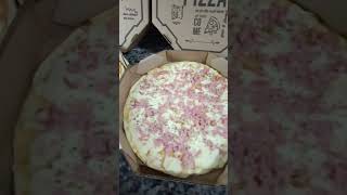 Pizza de presunto e MARGHERITA vende muito aqui na pizzaria