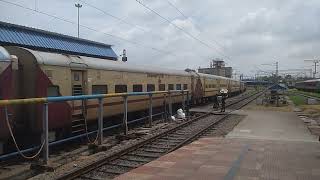 Bilaspur Hapa weekly superfast departing from Raipur on a hot summer afternoon.rfrajatpandey.