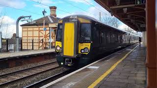 Class 387 passes Hanwell