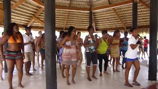 Mueve la caderas en isla catalina