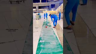 Carpet Cleaning video in Masjid al Haram Mecca 🕋🏃 #shorts #trending #safamarwah