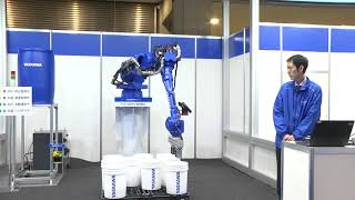 【安川電機】重筋作業から解放！アシストロボット-2017国際ロボット展