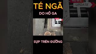 Hố ga sụp trên đường, nhiều người đi xe máy bị té ngã #shorts #tintuc #thoisu #tintức24h #news