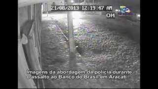 Assalto a banco em Aracati - flagrante do momento em que bandidos disparam contra PM