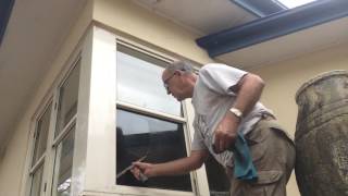 Cleaning windows in a continuous movement