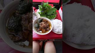 How to eat Hanoi Kebab Rice Noodles Bun Cha properly #food #foodie #buncha #vietnamesecuisine