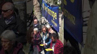 2017 04 30 Pulse of Europe Konstanz - Rote Rosen für Europa