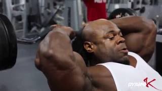 Kai Greene workout in the gym.