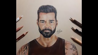 Dibujando a Ricky Martin con lápices de colores