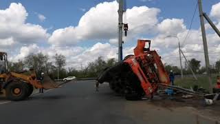 Автоцестерна опрокинулась на кольце Красного Яра 10.05.20