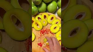 Ada yang pernah cobain mangga donat?🤤🥰 #reviewbuah #review #buah  #asmr #rujak