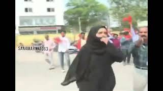 brave Muslim girl shout's Allah o Akbar