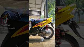 Hobi Terbaik Memandang Si Kuning. #mioproper #miogalery #miosporty  #mio #yamahamioindonesia