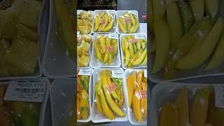 DISINI MENJUAL BUAH POTONG SEGAR  ho oh tenann , ada  nanas , mangga , semangka dan asinan buah .