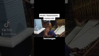 permainan musik tradisional angklung dan kentongan