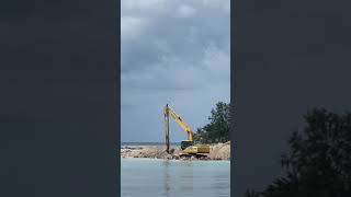 Excavator in Action : Heavy equipment operator #construction #youtube #machineryinindia #excavator