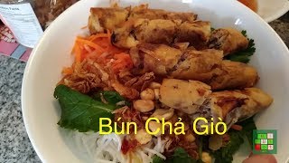 [Cuộc sống ở Mỹ] - Mother's Day Lunch with Eggrolls and Noodles (bún chả giò) - [Tập #116]