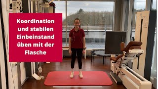 Koordination und stabilen Einbeinstand üben mit der Flasche | saludis Trainingsvideo