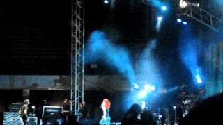 Paramore - Misery Business (Brasília - 16/02/11)