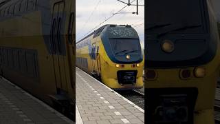 #treinleven Virm GROEN 9556 vertrekt op 15:21 van Vlissingen ri Amsterdam cs #drumandbass