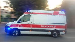 Tartu kiirabi vilkuritega / Estonian ambulance responding in Tartu