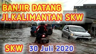 BANJIR SINGKAWANG || JALAN KALIMANTAN SKW KALBAR HAMPIR LUMPUH