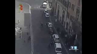 Tassista picchia anziano a piazza Barberini Roma