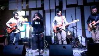 The Fridays - Lemons (Live at The Bee Publika) [Azim One Minute Cam]