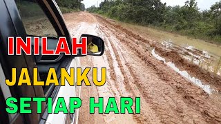 Aksi Toyota Avanza Dijalan Lumpur