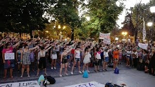 Performance "El violador sos vos"