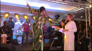 Anniversaire ndiolé la battré de Aby quand ndiolé chante Youssou ndour et sa famille