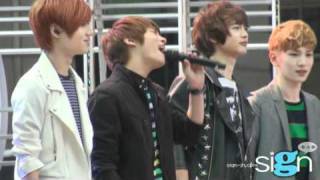 [fancam] 110506 SHINee Jonghyun sings the wrong lyrics @ S. music show