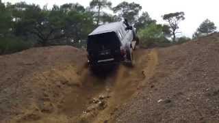 Toyota Land Cruiser LC 80 CLIMBING