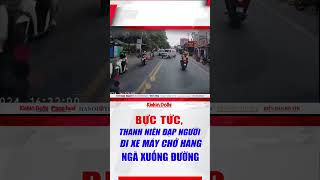 Bực tức, thanh niên đạp người đi xe máy chở hàng ngã xuống đường