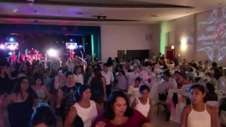 La gente bailadora en los xv