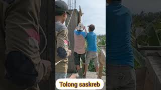 mbongkar mal tiang menggunakan tali