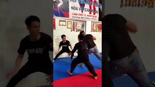 Cách Khống Chế Khi 2vs 1 #kungfu #vothuat #tuve #shorts