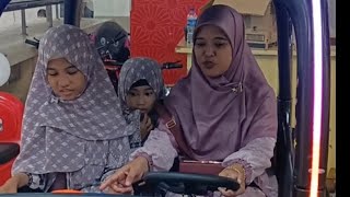 Ma2, Kakak, Ade belajar nyetir dalam Mall