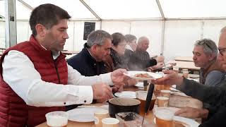 Xavier Bertrand échange avec le monde agricole autour d'un petit-déjeuner tripes