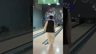 #bowling #bowlingclub #rawalpindi #viralshorts #AbiTouKhelShoroHoyaHai #JinnahPark #GameTime