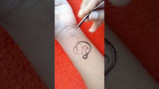 Stylish 'D' Letter Tattoo Mehndi Design #shorts #mehndi #tattoo #letters #tattooforgirls #heenatatto