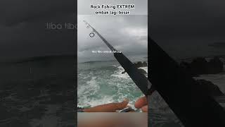 mancing rock fishing EXTREM ombak lagi besar #shorts #rockfishing #extremfishing #landbasedfishing