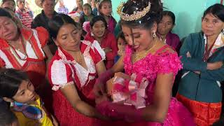 La quinceañera  Abriendo los regalos 🎁 sorpresas de parte de sus familiares