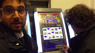 Slot Machine: come mai restiamo incollati?