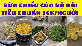 Bữa chiều 26k/suất của bộ đội thủ đô với món thịt bò xào, đậu phụ, rau muống luộc, chả cá rán