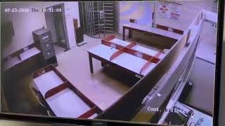 Falsos policías roban en un banco