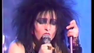 Siouxsie and the Banshees - Running Town (UK TV The Tube 1984)