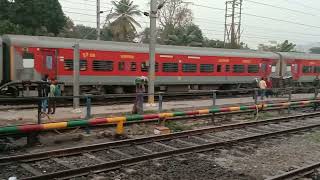 Kolkata - Silghat Town Kaziranga Express arrive in Guwahati railway station.....