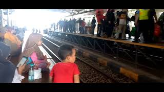 Jalan jalan naik kereta,Suasana di stasiun Rangkasbitung #keretaapi #rangkasbitung